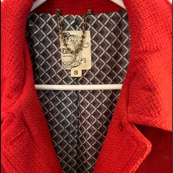 Red coat - Picture 3 of 3